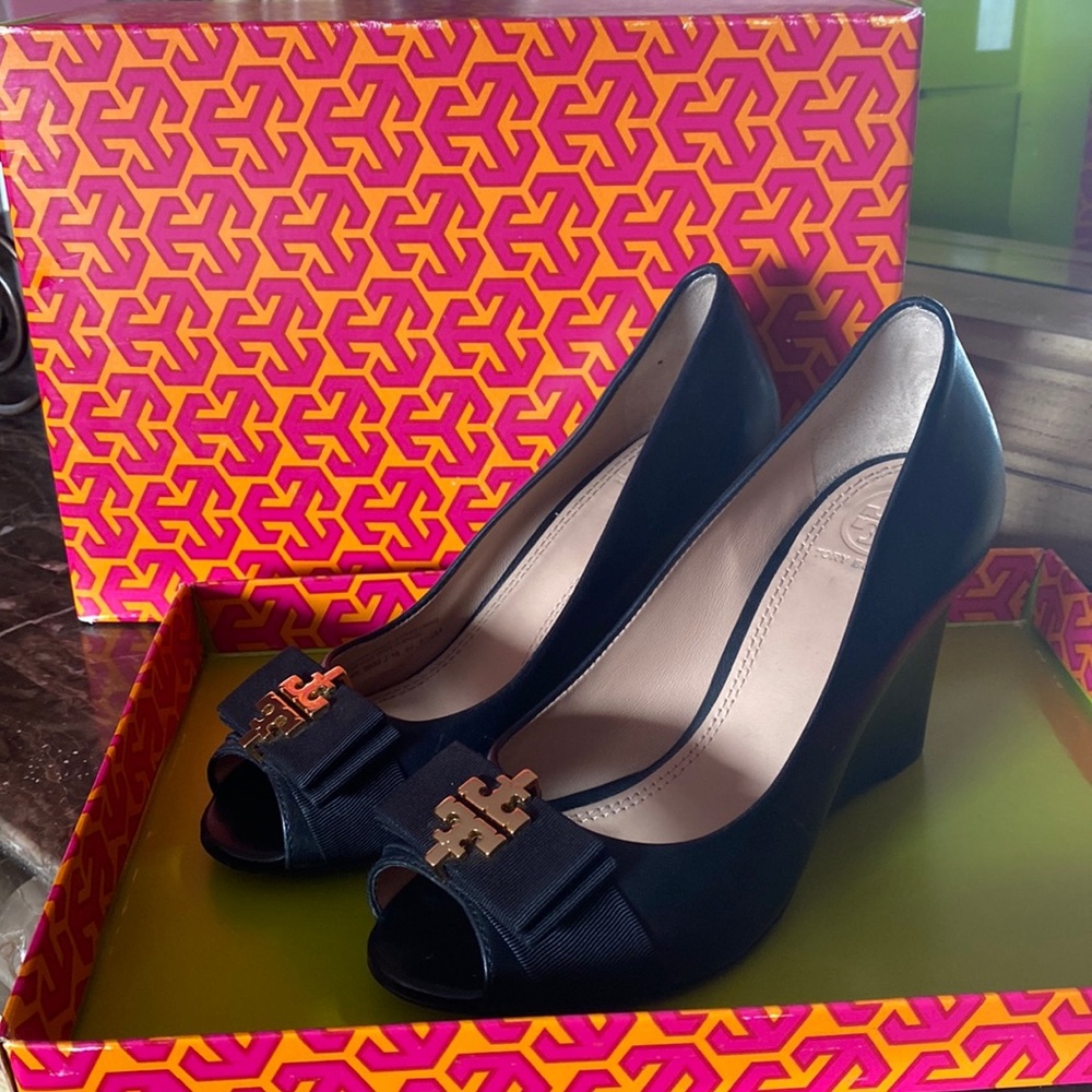 Tory Burch heels in black color very classy…